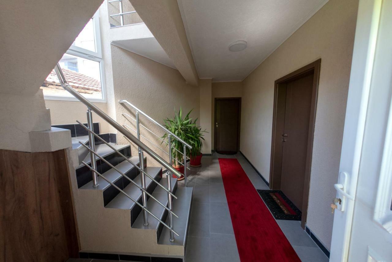 Dionis Rooms & Apartments Prilep Exteriör bild