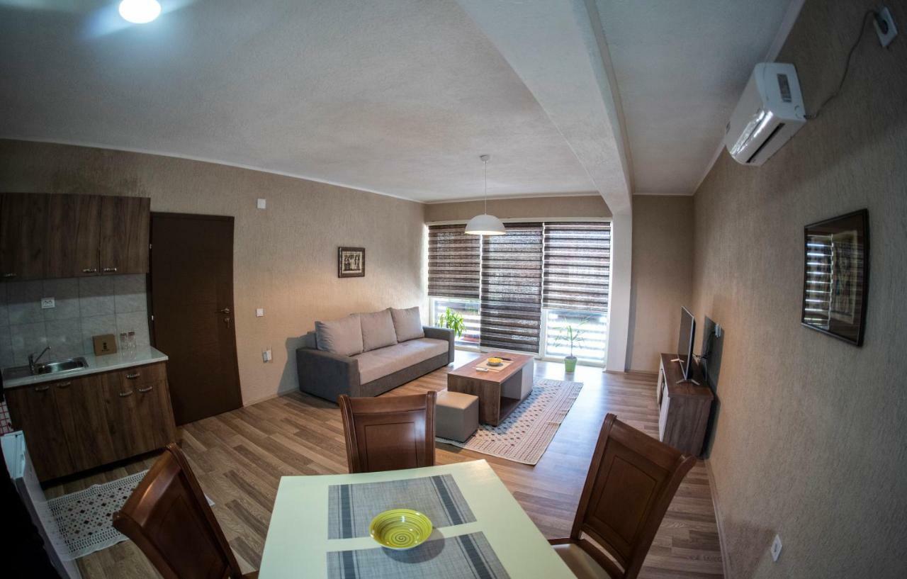 Dionis Rooms & Apartments Prilep Exteriör bild