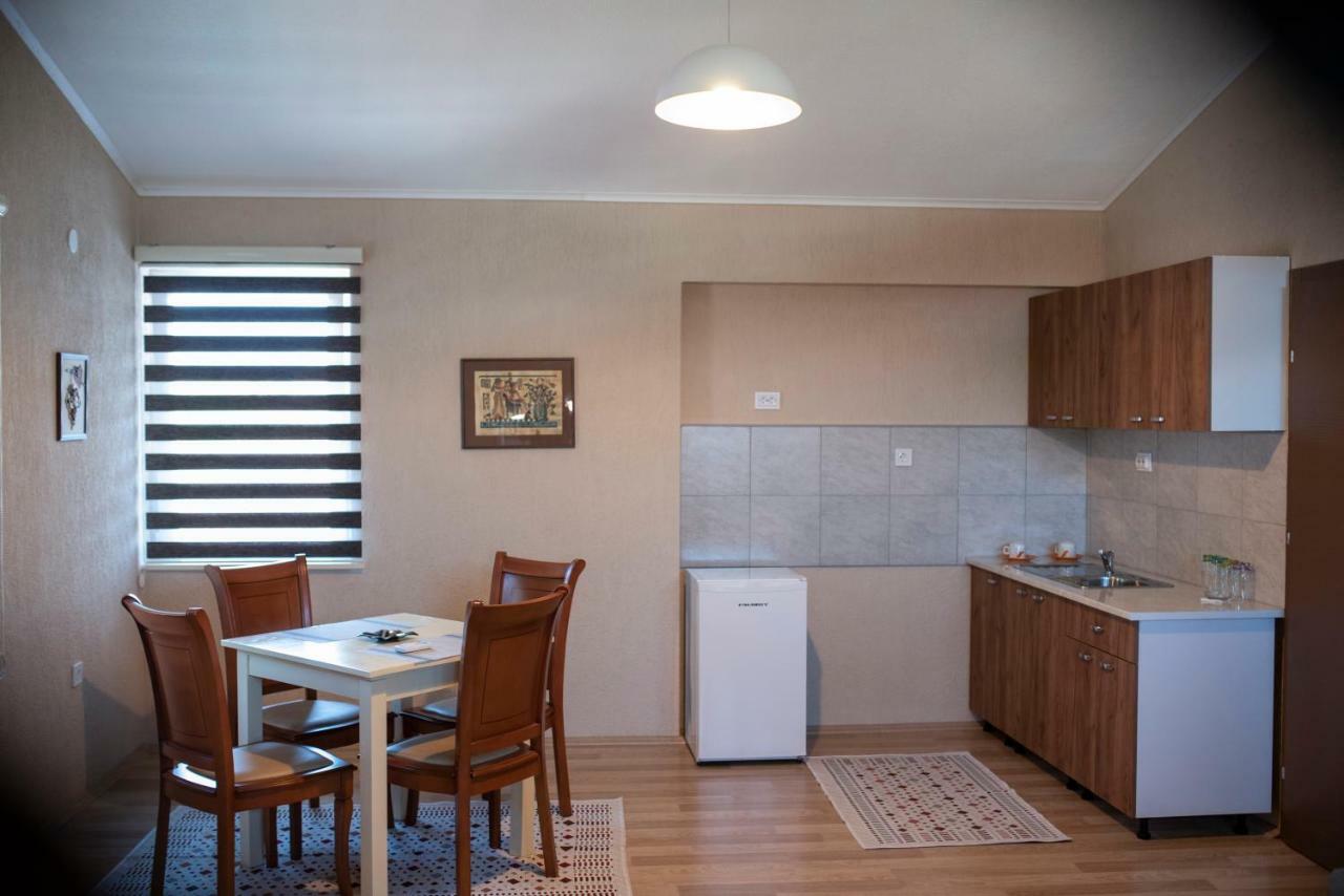 Dionis Rooms & Apartments Prilep Exteriör bild