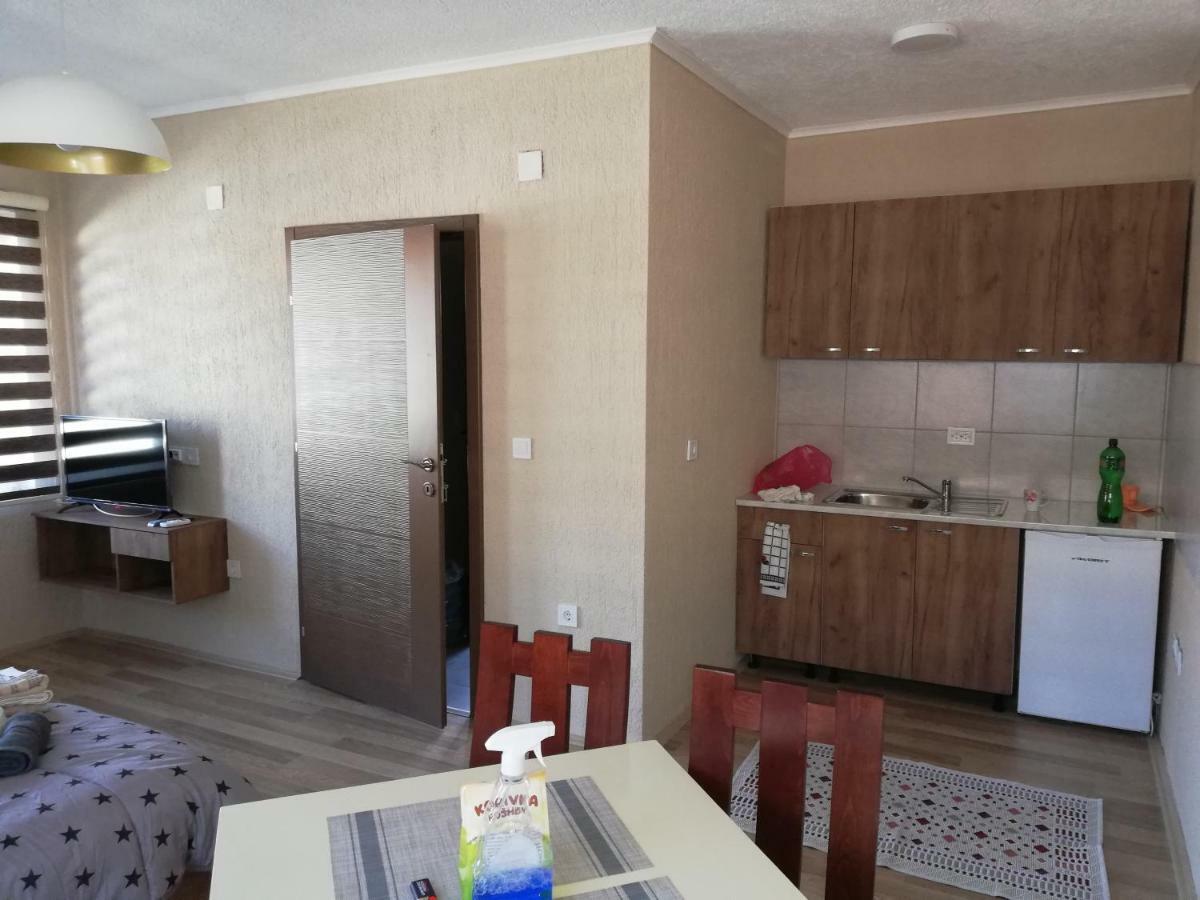 Dionis Rooms & Apartments Prilep Exteriör bild